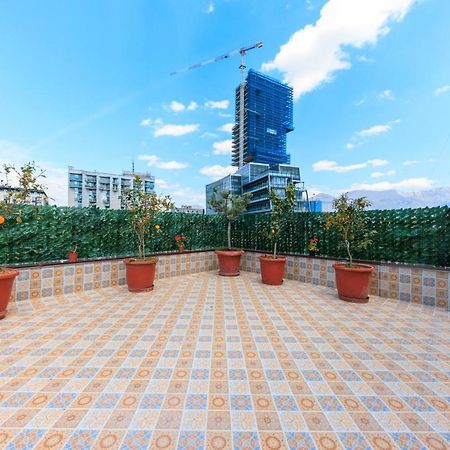 One-Bedroom Rooftop Skyline Central Hidden Gem In ติรานา ภายนอก รูปภาพ