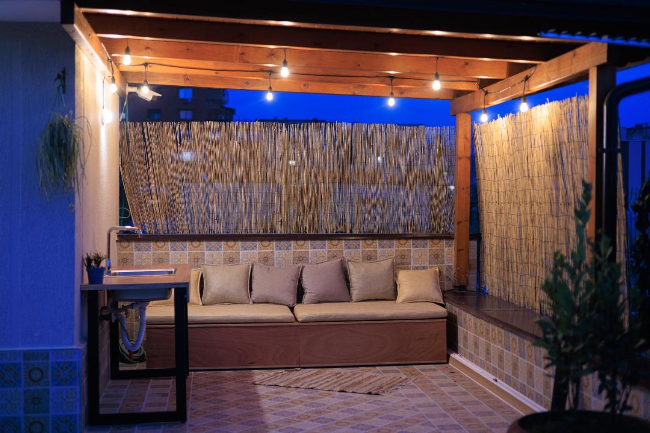 One-Bedroom Rooftop Skyline Central Hidden Gem In ติรานา ภายนอก รูปภาพ