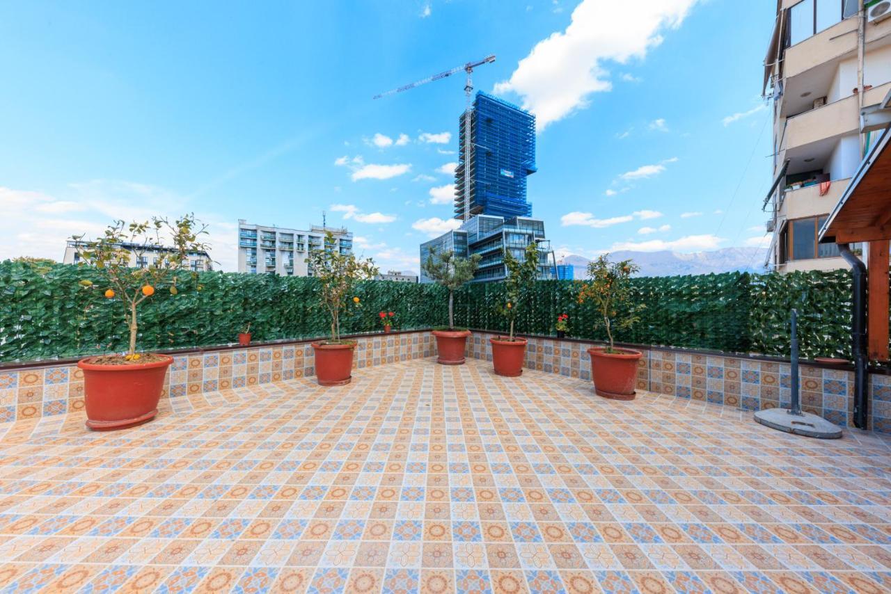 One-Bedroom Rooftop Skyline Central Hidden Gem In ติรานา ภายนอก รูปภาพ